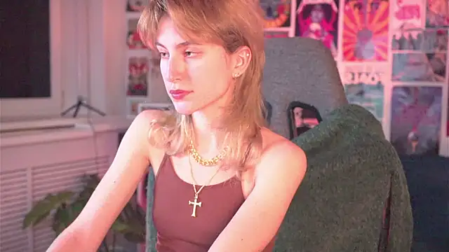 Snapshot of LuxRayi chatting on 01/16/25, 06:14 LuxRayi online show from 01/16/25, 06:14