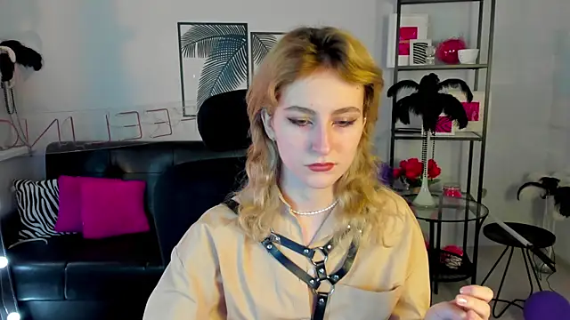 Snapshot of LuxRayi chatting on 01/25/25, 02:58 LuxRayi online show from 01/25/25, 02:58