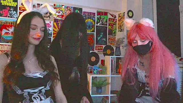 Snapshot of LuxRayi chatting on 01/30/25, 06:00 LuxRayi online show from 01/30/25, 06:00