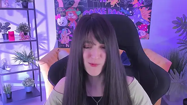 Snapshot of LuxRayi chatting on 02/05/25, 06:04 LuxRayi online show from 02/05/25, 06:04