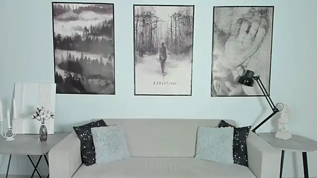 Snapshot of LuxRayi chatting on 02/06/25, 09:28 LuxRayi online show from 02/06/25, 09:28