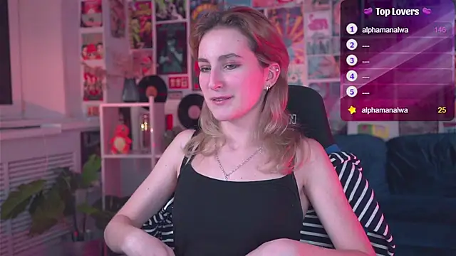 Snapshot of LuxRayi chatting on 02/20/25, 06:13 LuxRayi online show from 02/20/25, 06:13