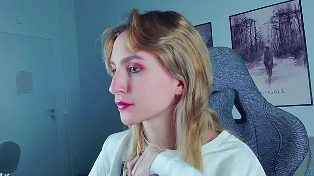 Snapshot of LuxRayi chatting on 02/22/25, 06:08 LuxRayi online show from 02/22/25, 06:08