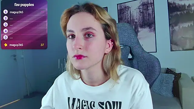 Snapshot of LuxRayi chatting on 02/23/25, 12:30 LuxRayi online show from 02/23/25, 12:30