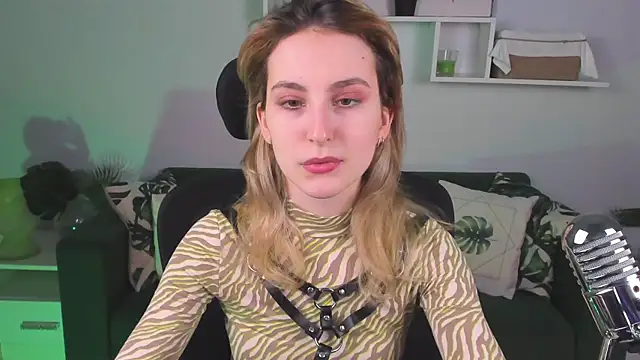 Snapshot of LuxRayi chatting on 03/02/25, 05:58 LuxRayi online show from 03/02/25, 05:58