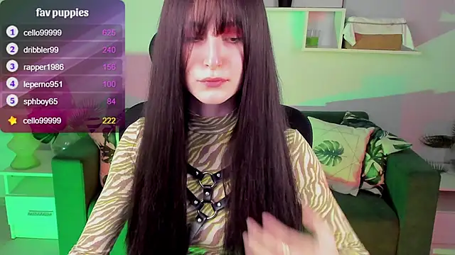 Snapshot of LuxRayi chatting on 03/03/25, 12:04 LuxRayi online show from 03/03/25, 12:04