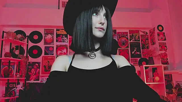 Snapshot of LuxRayi chatting on 03/20/25, 12:08 LuxRayi online show from 03/20/25, 12:08