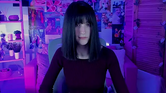 Snapshot of LuxRayi chatting on 03/23/25, 12:15 LuxRayi online show from 03/23/25, 12:15