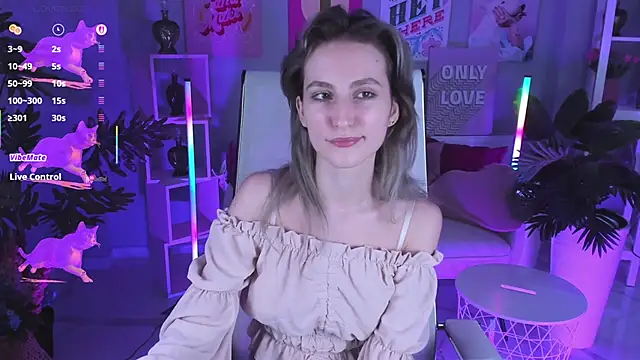 Snapshot of LuxRayi chatting on 09/09/25, 06:07 LuxRayi online show from 09/09/25, 06:07