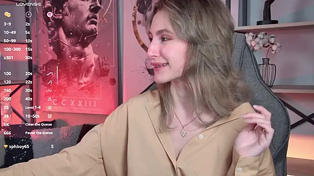 Snapshot of LuxRayi chatting on 10/08/25, 06:16 LuxRayi online show from 10/08/25, 06:16