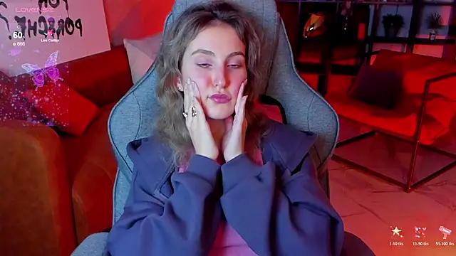 Snapshot of LuxRayi chatting on 10/20/25, 08:53 LuxRayi online show from 10/20/25, 08:53