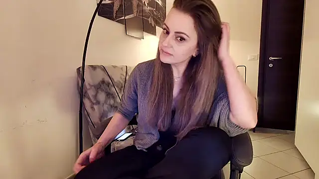 Snapshot of Eelleen chatting on 01/12/26, 12:21 Eelleen online show from 01/12/26, 12:21