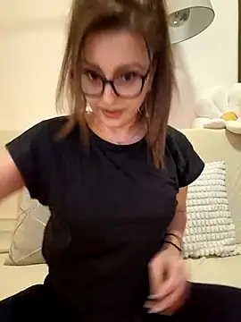 Snapshot of Eelleen chatting on 02/09/26, 02:21 Eelleen online show from 02/09/26, 02:21