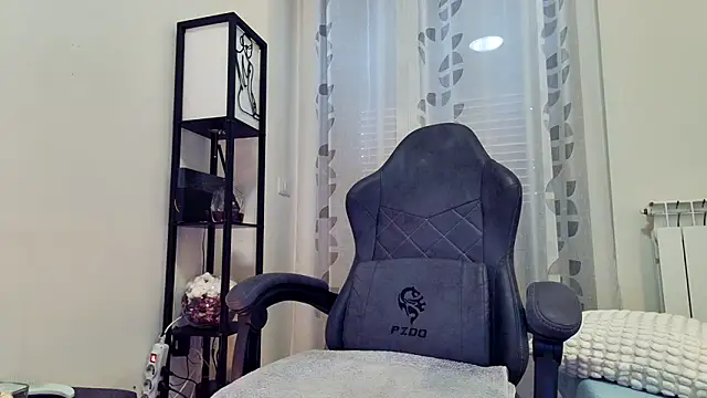 Snapshot of Eelleen chatting on 03/10/26, 12:32 Eelleen online show from 03/10/26, 12:32