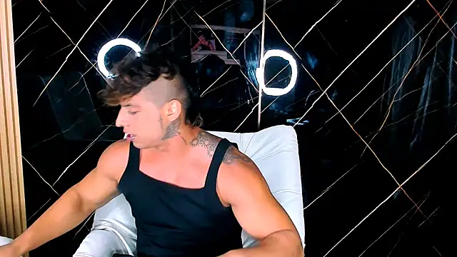 Owen Muzcle online show from 10/02/25, 04:41