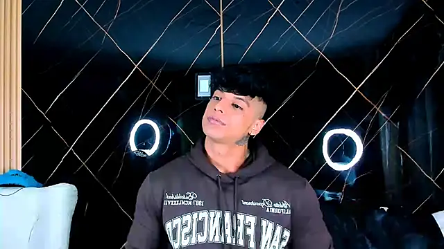 Owen Muzcle online show from 11/01/25, 03:30