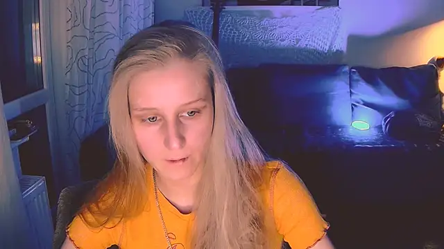 Snapshot of KatiKate chatting on 12/08/24, 03:45 KatiKate online show from 12/08/24, 03:45