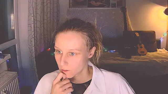 Snapshot of KatiKate chatting on 12/12/24, 09:37 KatiKate online show from 12/12/24, 09:37