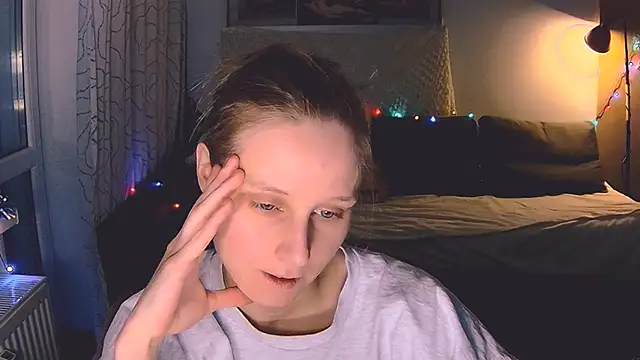 Snapshot of KatiKate chatting on 12/17/24, 01:49 KatiKate online show from 12/17/24, 01:49