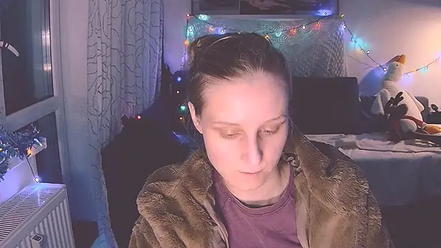 Snapshot of KatiKate chatting on 12/18/24, 03:00 KatiKate online show from 12/18/24, 03:00