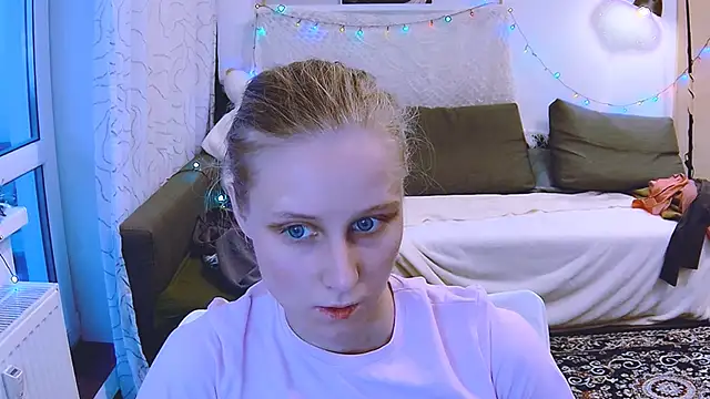 Snapshot of KatiKate chatting on 12/21/24, 12:59 KatiKate online show from 12/21/24, 12:59