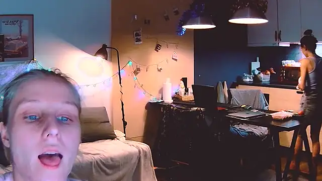 Snapshot of KatiKate chatting on 12/21/24, 04:14 KatiKate online show from 12/21/24, 04:14