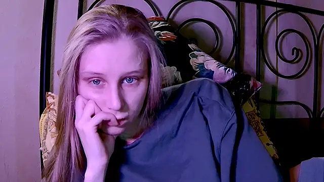 Snapshot of KatiKate chatting on 01/22/25, 12:17 KatiKate online show from 01/22/25, 12:17