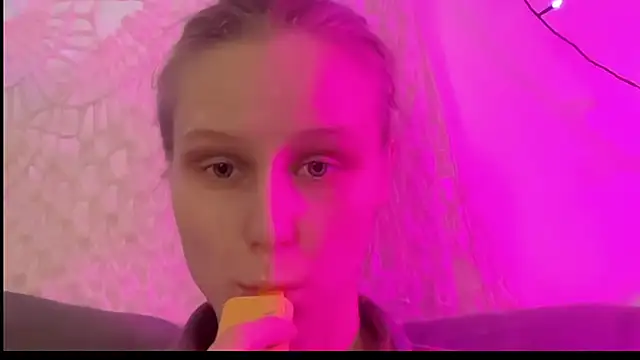 Snapshot of KatiKate chatting on 02/12/25, 07:24 KatiKate online show from 02/12/25, 07:24