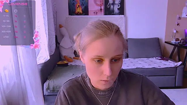 Snapshot of KatiKate chatting on 03/20/25, 01:48 KatiKate online show from 03/20/25, 01:48