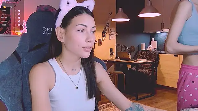 Snapshot of KatiKate chatting on 10/28/25, 05:15 KatiKate online show from 10/28/25, 05:15