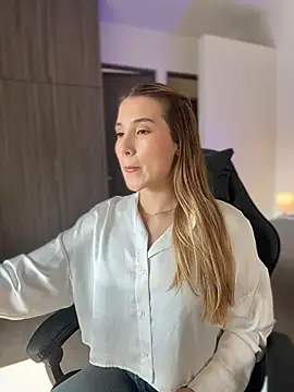 SophieRaily  online show from 01/16/26, 05:06