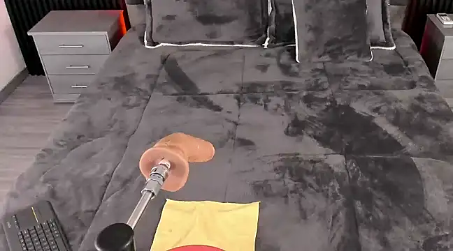 MiiaaMoonroee online show from 12/19/24, 07:51