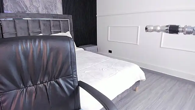 MiiaaMoonroee online show from 03/15/25, 08:21