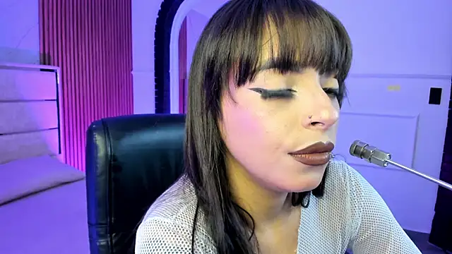 Snapshot of MiiaaMoonroee chatting on 11/27/25, 09:06 MiiaaMoonroee online show from 11/27/25, 09:06