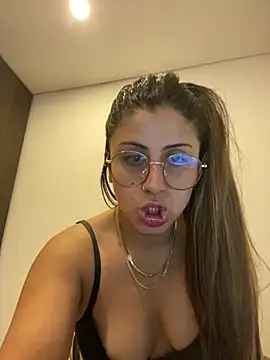 Snapshot of girl_anni chatting on 01/31/25, 02:04 girl anni online show from 01/31/25, 02:04