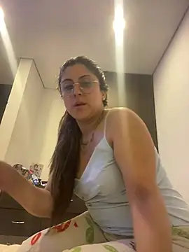 Snapshot of girl_anni chatting on 01/31/25, 03:22 girl anni online show from 01/31/25, 03:22