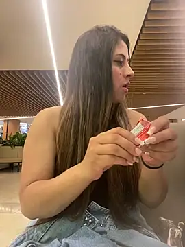 Snapshot of girl_anni chatting on 02/04/25, 05:01 girl anni online show from 02/04/25, 05:01