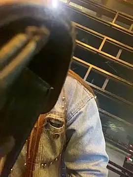 Snapshot of girl_anni chatting on 02/04/25, 11:49 girl anni online show from 02/04/25, 11:49