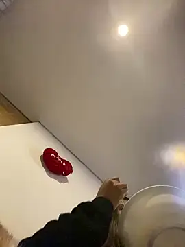 Snapshot of girl_anni chatting on 02/06/25, 01:49 girl anni online show from 02/06/25, 01:49