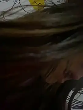 Snapshot of girl_anni chatting on 02/07/25, 01:25 girl anni online show from 02/07/25, 01:25