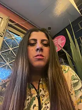 Snapshot of girl_anni chatting on 02/09/25, 12:39 girl anni online show from 02/09/25, 12:39