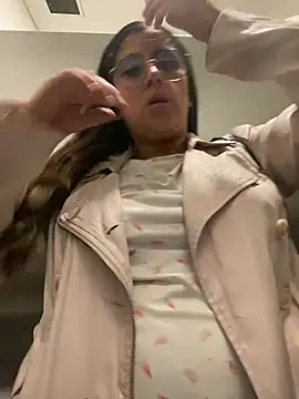 Snapshot of girl_anni chatting on 02/11/25, 08:42 girl anni online show from 02/11/25, 08:42