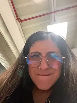 Snapshot of girl_anni chatting on 02/12/25, 12:27 girl anni online show from 02/12/25, 12:27