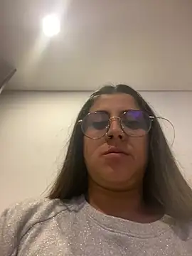 Snapshot of girl_anni chatting on 02/18/25, 03:21 girl anni online show from 02/18/25, 03:21