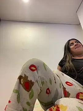 Snapshot of girl_anni chatting on 02/19/25, 03:28 girl anni online show from 02/19/25, 03:28