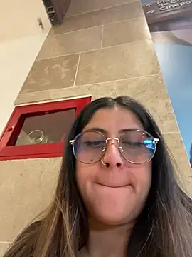 Snapshot of girl_anni chatting on 02/19/25, 08:10 girl anni online show from 02/19/25, 08:10