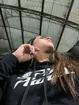 Snapshot of girl_anni chatting on 02/21/25, 12:16 girl anni online show from 02/21/25, 12:16