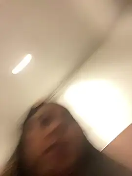 Snapshot of girl_anni chatting on 02/21/25, 03:45 girl anni online show from 02/21/25, 03:45