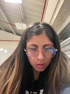 Snapshot of girl_anni chatting on 02/22/25, 01:44 girl anni online show from 02/22/25, 01:44