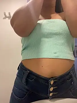 Snapshot of girl_anni chatting on 02/27/25, 08:42 girl anni online show from 02/27/25, 08:42